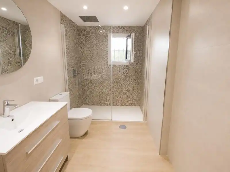 Bathroom of Flat for sale in Estepona  with Air Conditioner, Heating and Private garden