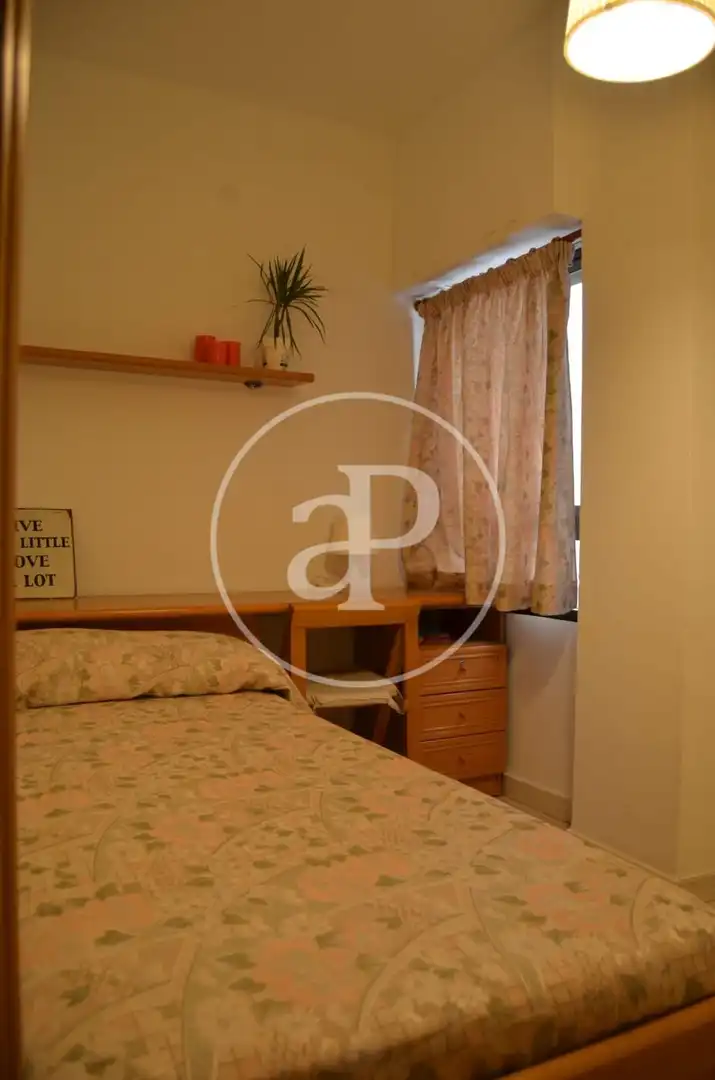 Habitación de Piso de alquiler en Valencia con Amueblado y Balcón