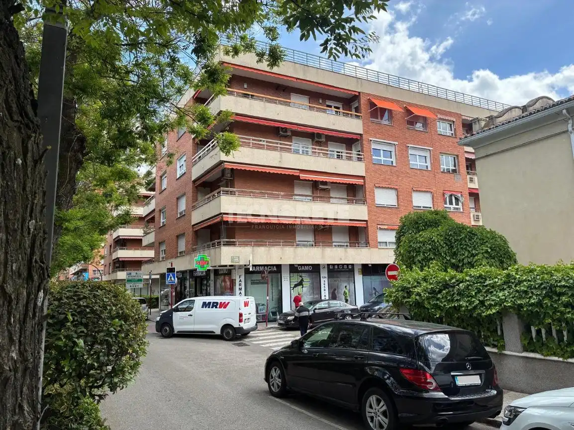 Vista exterior de Piso en venta en Guadalajara con Calefacción y Terraza