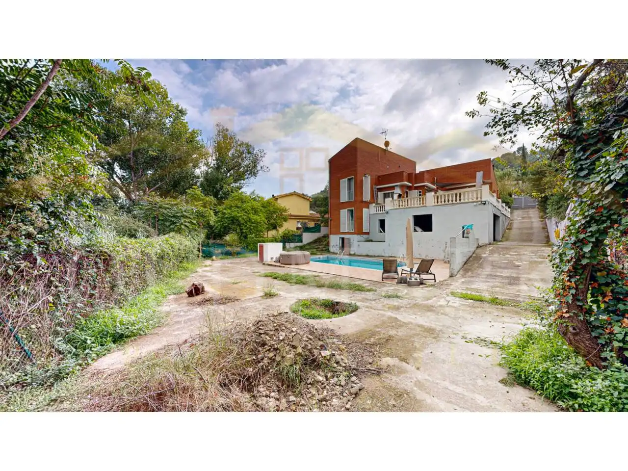 Vista exterior de Casa o xalet en venda en Corbera de Llobregat amb Aire condicionat, Calefacció i Jardí privat