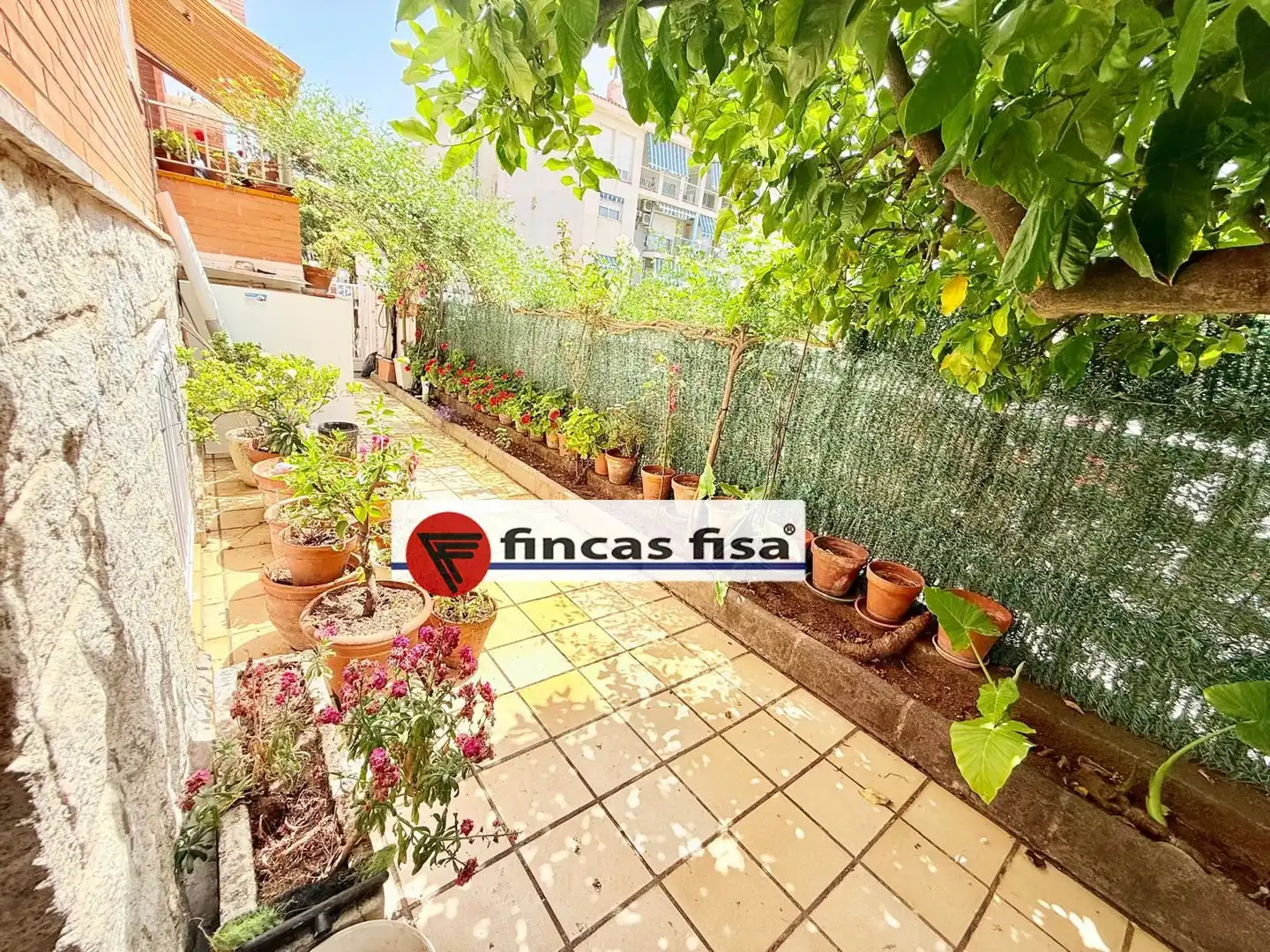 Vista exterior de Casa adosada en venda en Premià de Mar amb Aire condicionat, Calefacció i Jardí privat