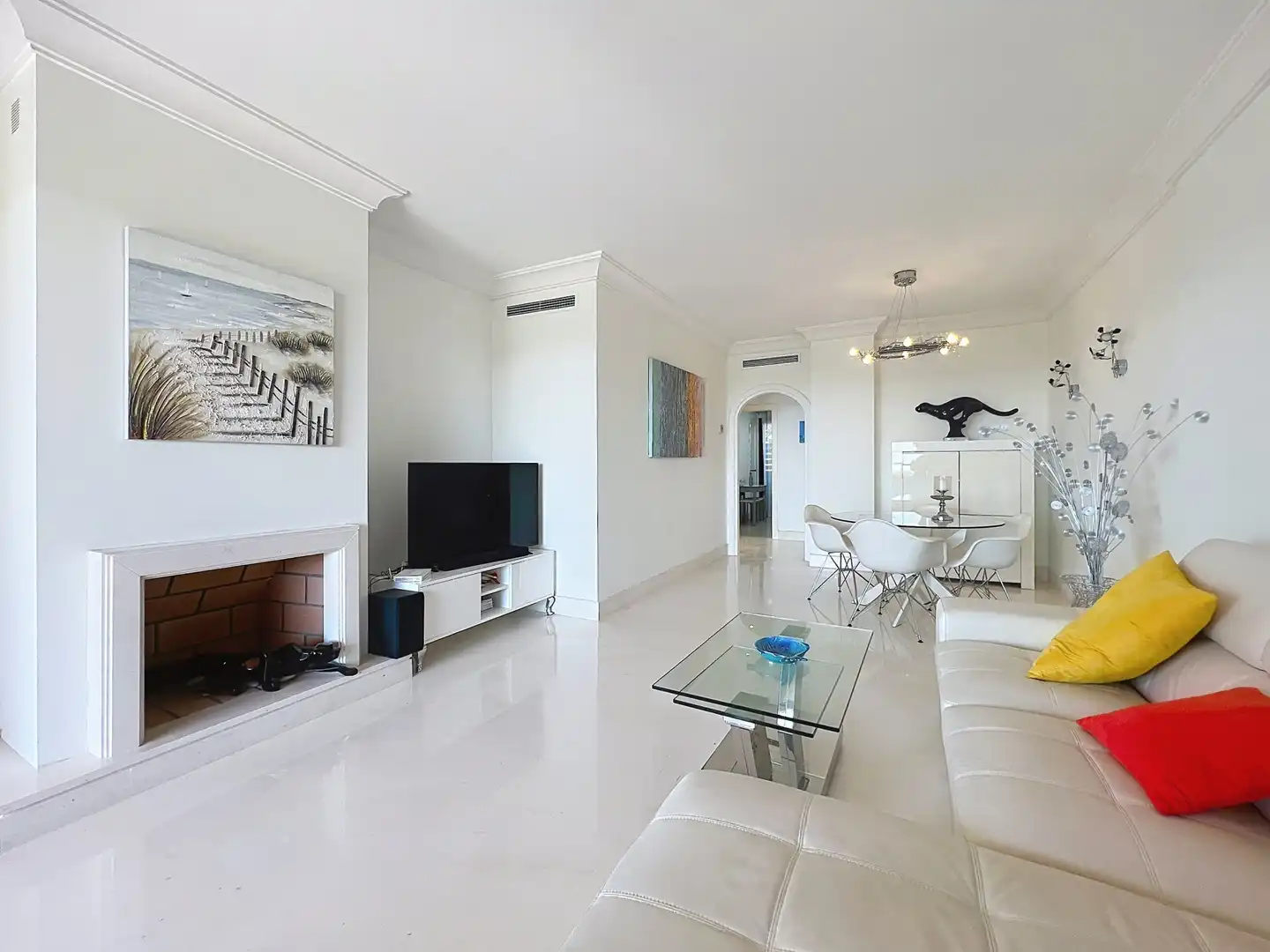 Sala d'estar de Apartament en venda en Benahavís amb Aire condicionat i Terrassa