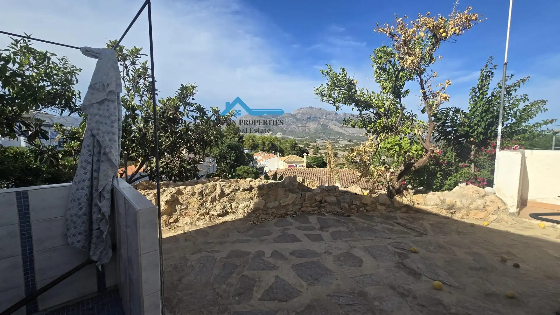 Vista exterior de Casa adosada en venda en La Nucia amb Aire condicionat, Calefacció i Jardí privat