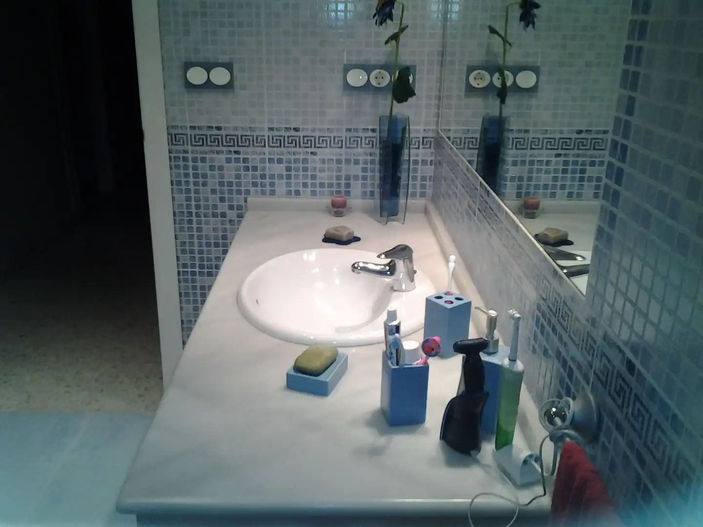Badezimmer von Wohnung zur Miete in Sevilla mit Klimaanlage, Waschmaschine und Mikrowelle