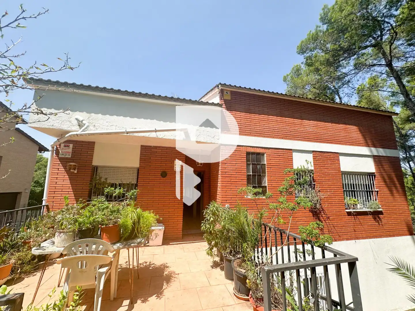 Vista exterior de Casa o xalet en venda en Pallejà amb Aire condicionat, Calefacció i Jardí privat
