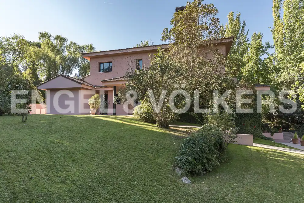 Exterior view of Houses for rent in Pozuelo de Alarcón  with Air Conditioner, Heating and Private garden