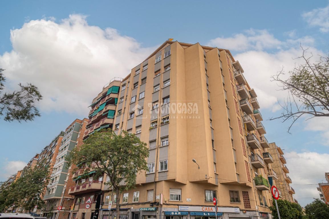 Vista exterior de Pis en venda en  Barcelona Capital amb Calefacció