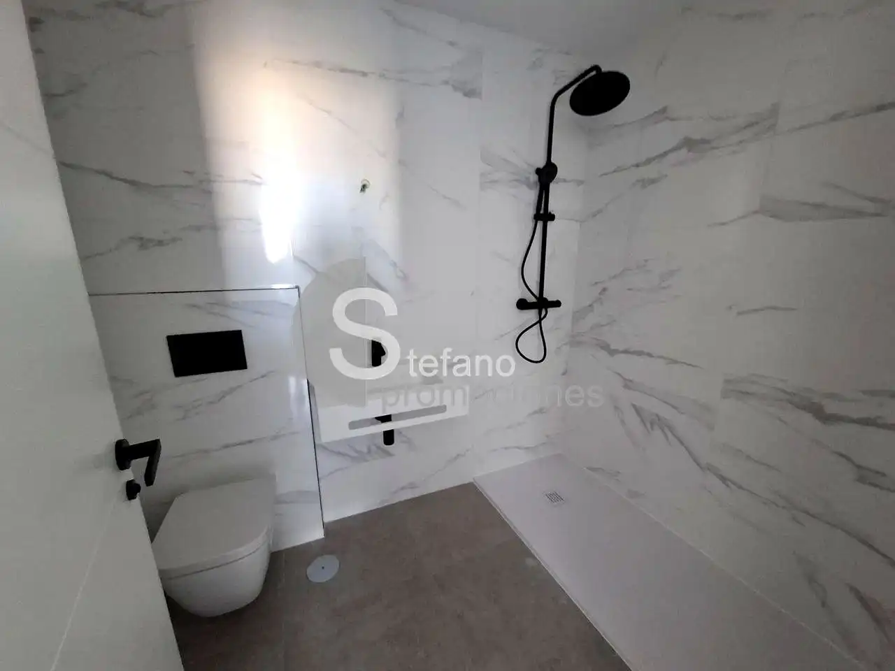 Baño de Piso de alquiler en Fuengirola con Aire acondicionado, Terraza y Trastero