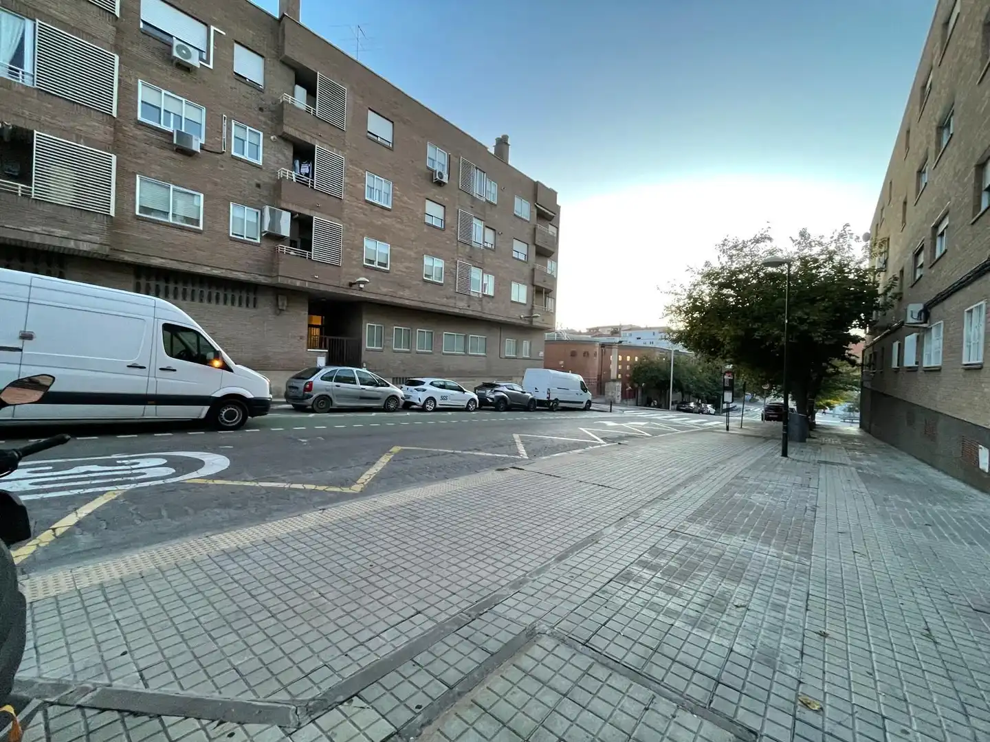Außenansicht von Garage zum Verkauf in Zaragoza