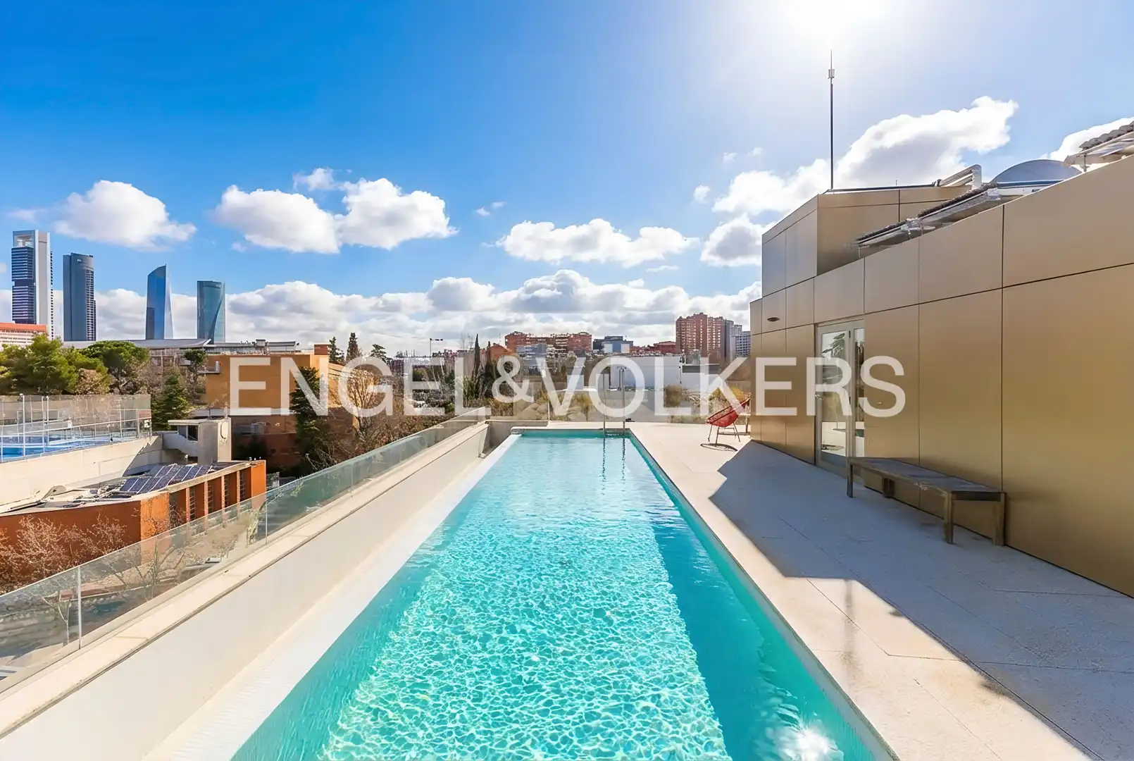 Piscina de Apartament en venda en Madrid amb Calefacció, Jardí privat i Traster