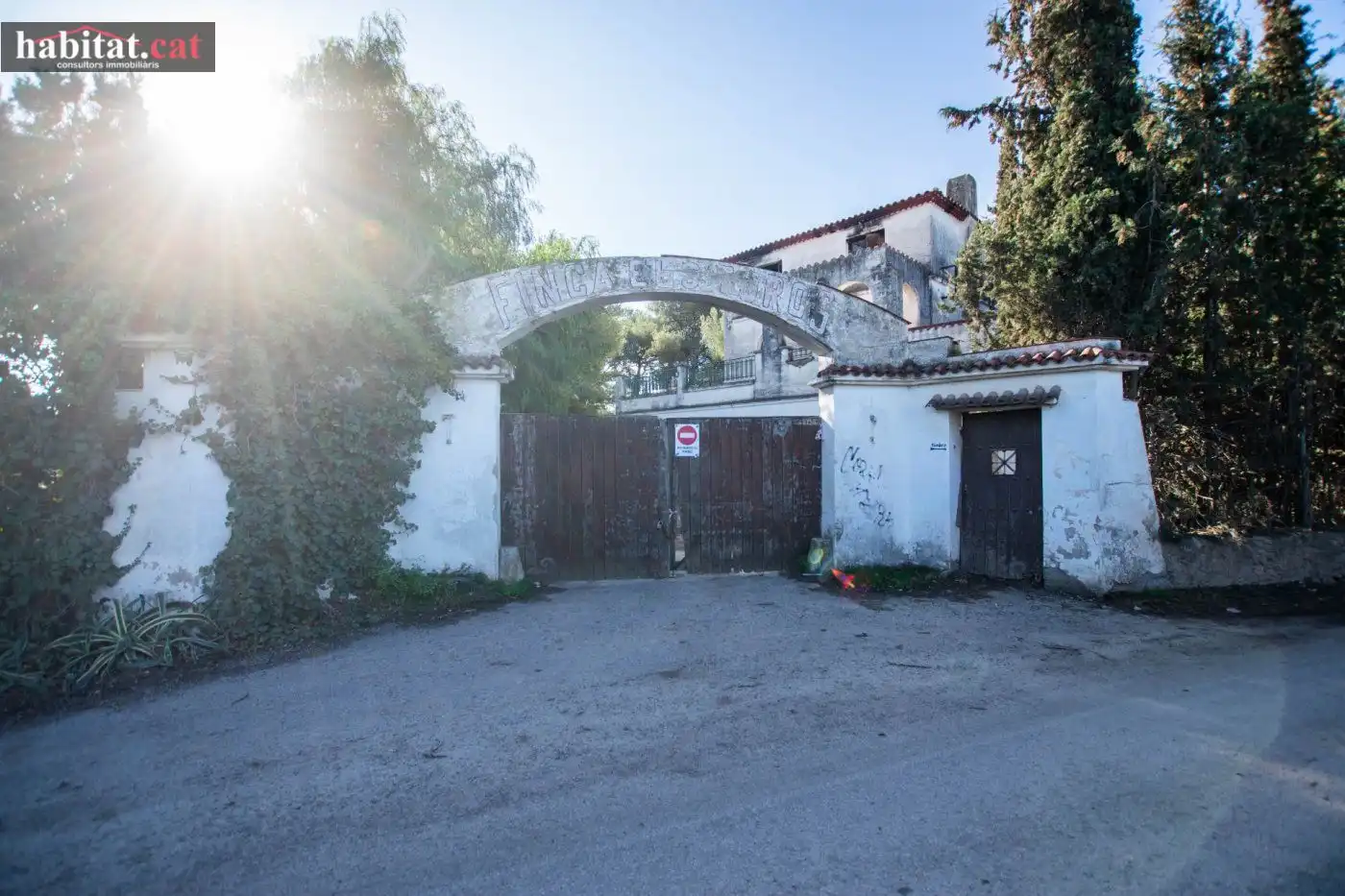 Vista exterior de Finca rústica en venta en Vilanova i la Geltrú con Jardín privado y Terraza