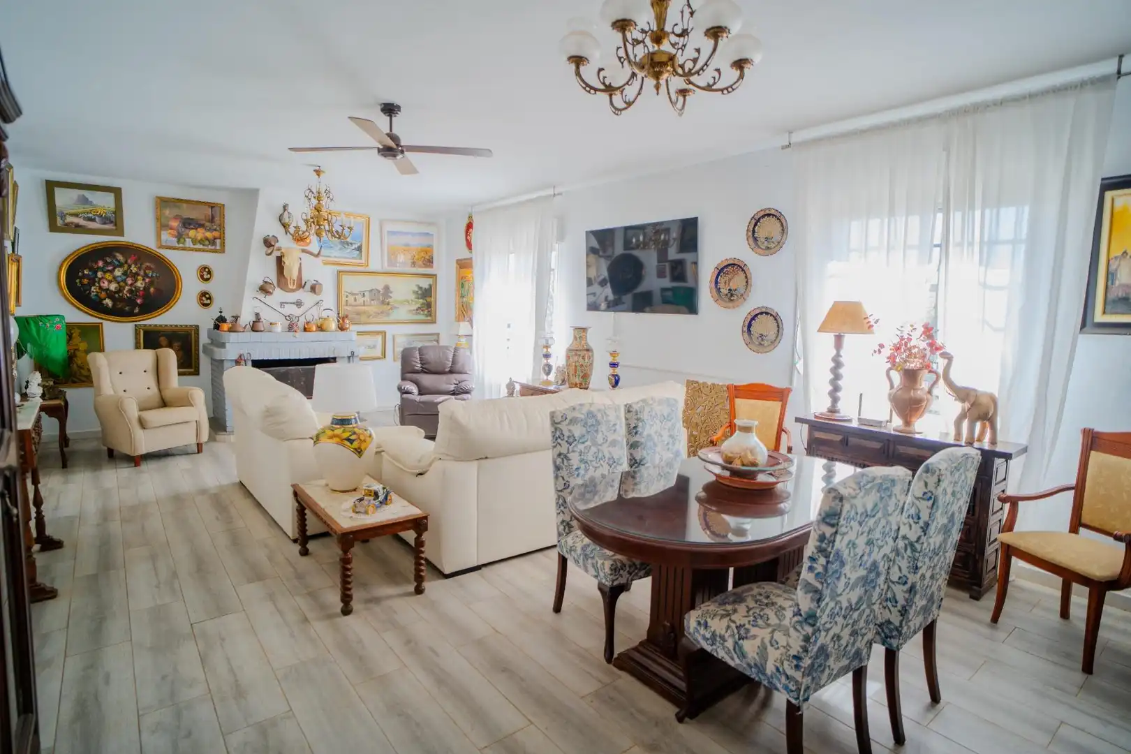 Living room of Houses for sale in Carmona  with Air Conditioner, Private garden and Terrace