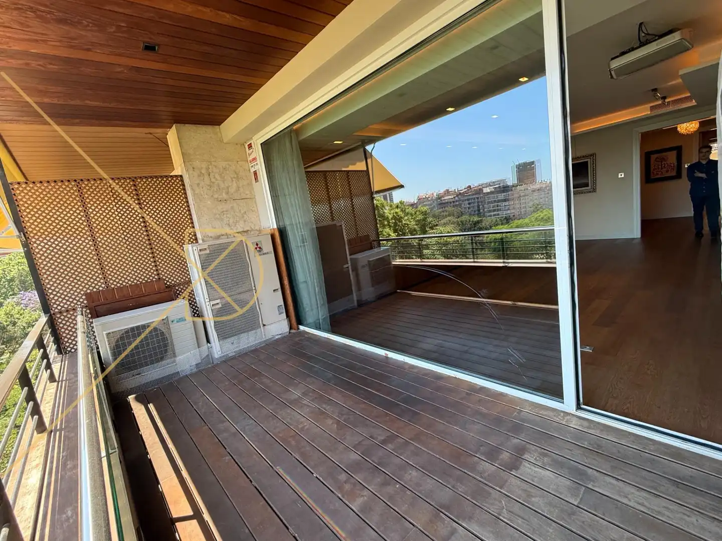 Terrasse von Dachboden zur Miete in Barcelona mit Klimaanlage, Heizung und Parkett