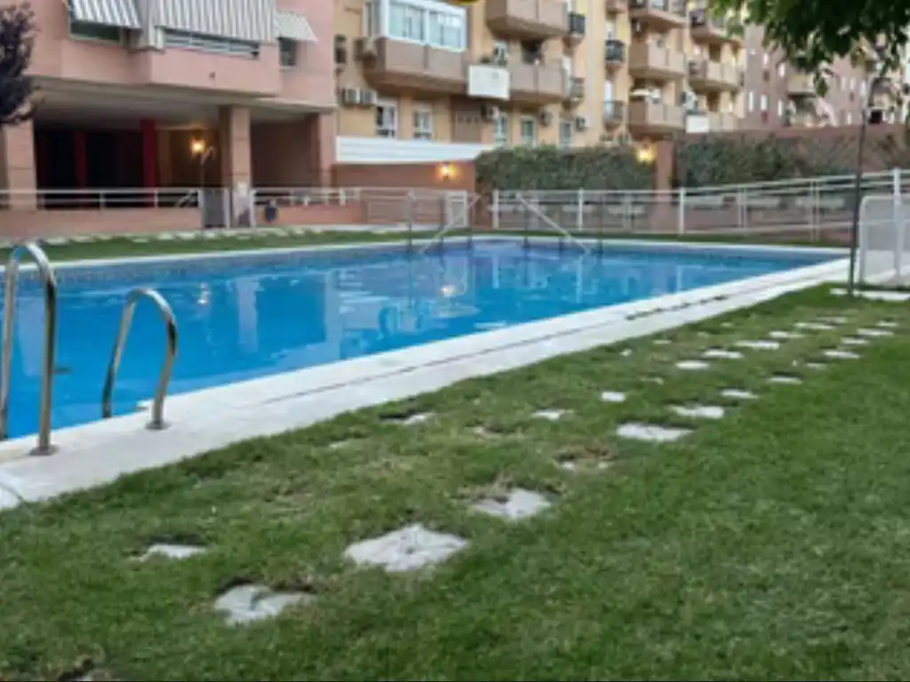 Piso con piscina en venta en Paseo españa 18
