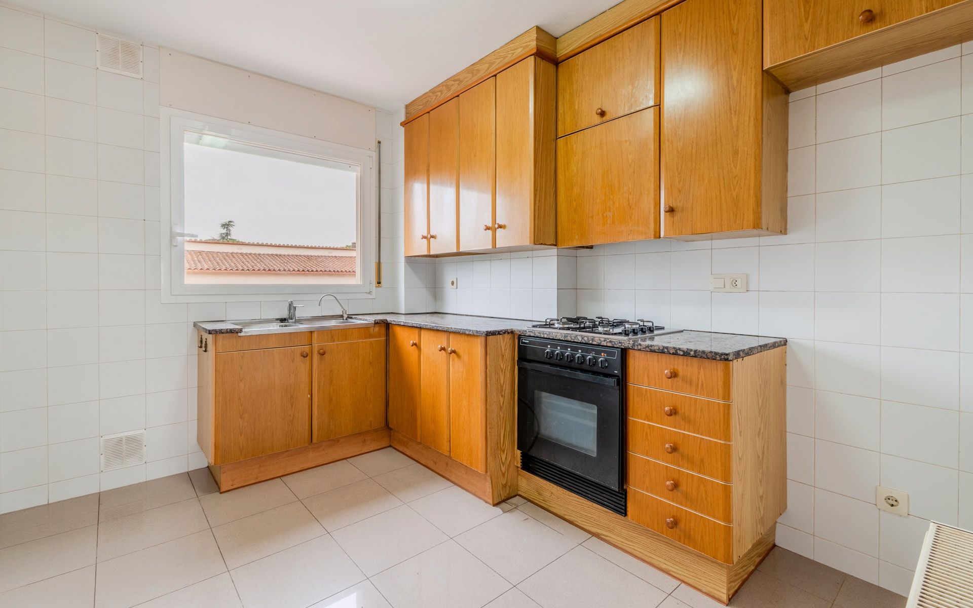 Kitchen of Flat for sale in Caldes de Malavella  with Terrace, Storage room and Balcony