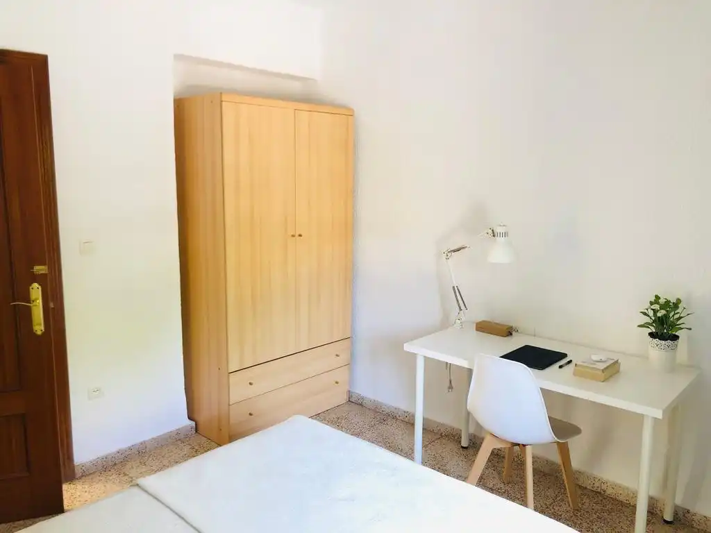 Dormitori de Pis de lloguer en Granada amb Calefacció, Terrassa i Moblat