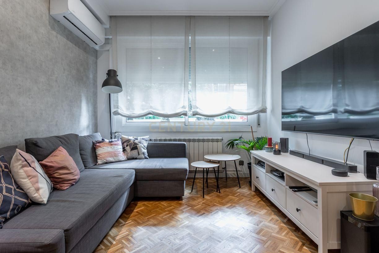 Apartment for sale in Avinguda de la Mare de Déu de Montserrat, 267, Bar, 267, El Guinardó