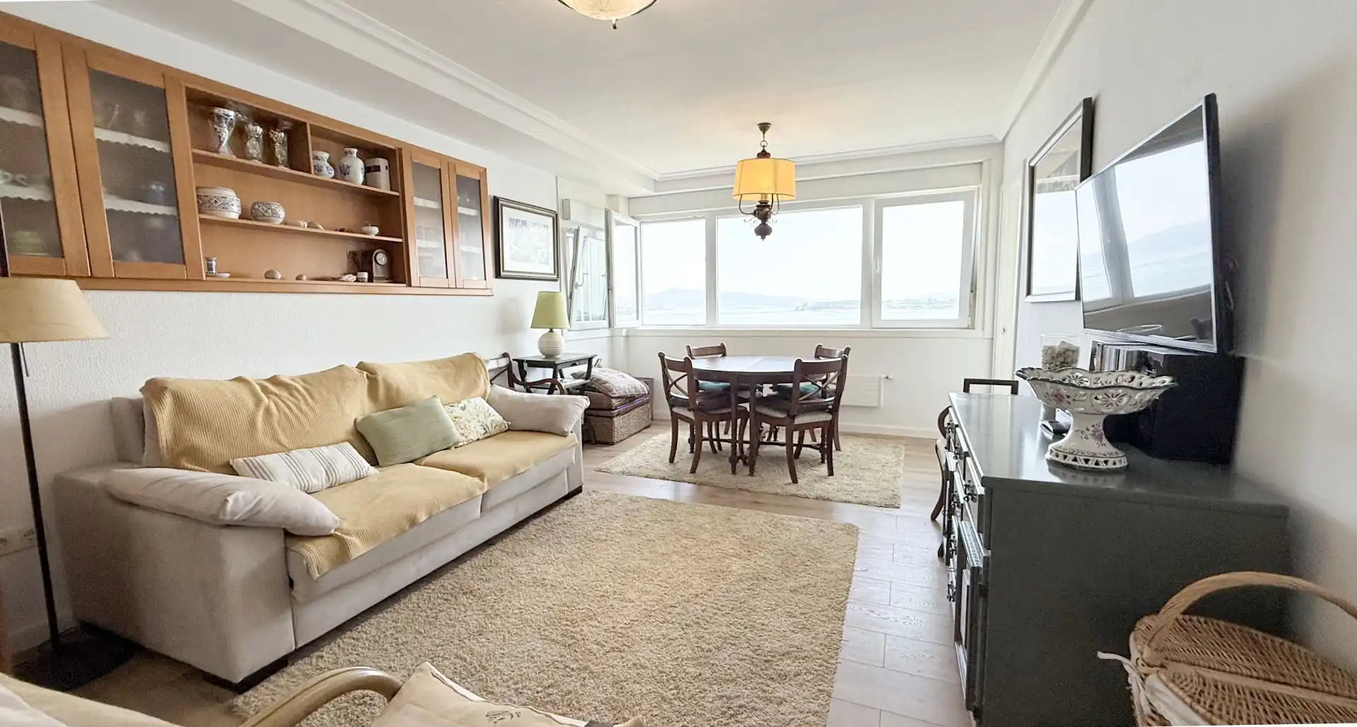 Sala de estar de Piso en venta en Vigo  con Calefacción, Jardín privado y Amueblado