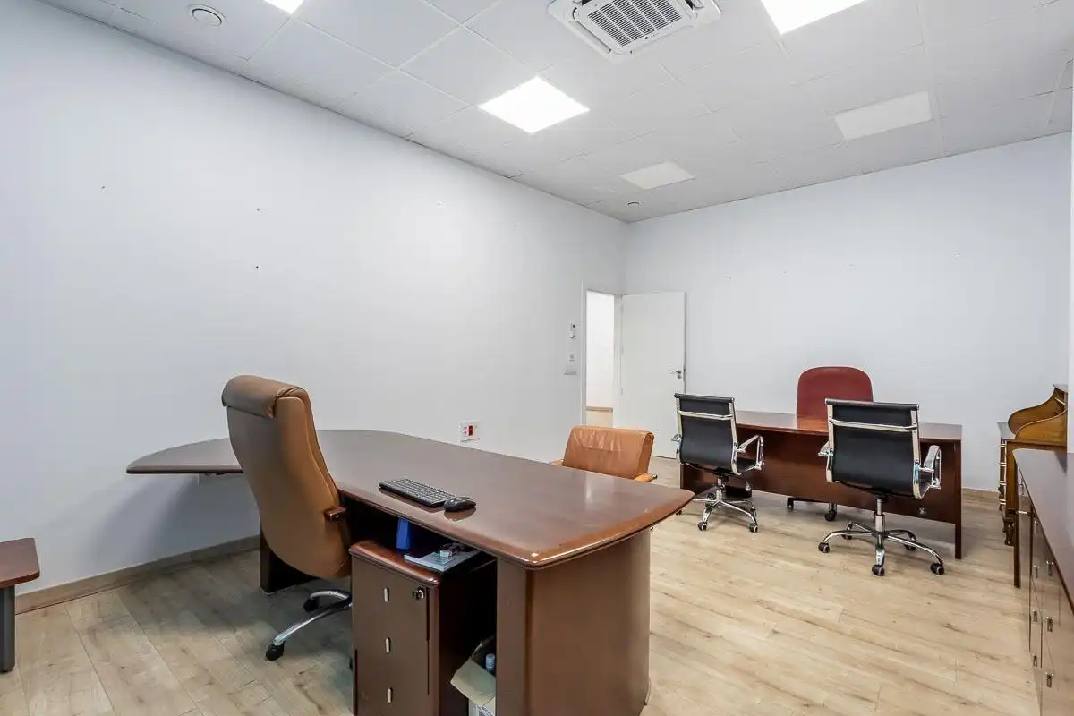 Office for rent in Granada  with Air Conditioner and Furnished