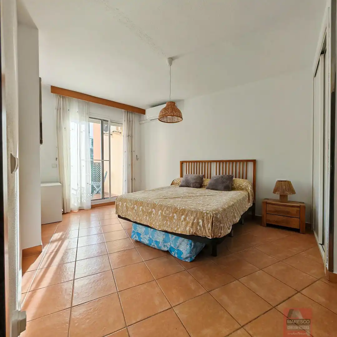 Bedroom of Attic for sale in Fuengirola  with Air Conditioner, Terrace and Community pool