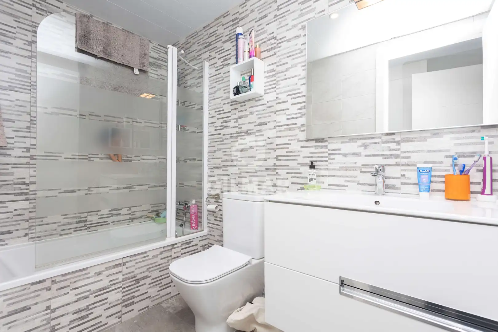 Bathroom of Attic for sale in Madrid  with Heating, Private garden and Storage room