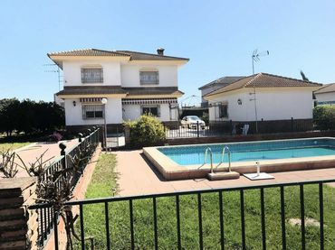 Casa amb piscina en venda a Periurbano Oeste - Sierra