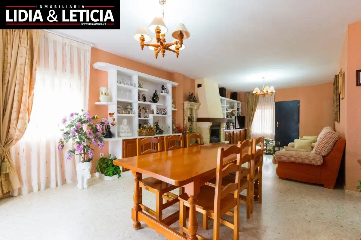 Comedor de Casa o chalet en venta en Alcalá de Guadaira con Aire acondicionado, Calefacción y Jardín privado