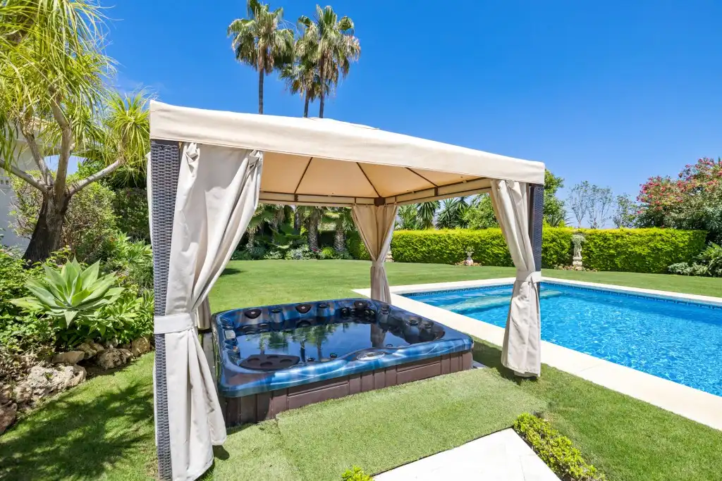 Chalet con piscina en venta en Nueva Andalucía, imagen 13