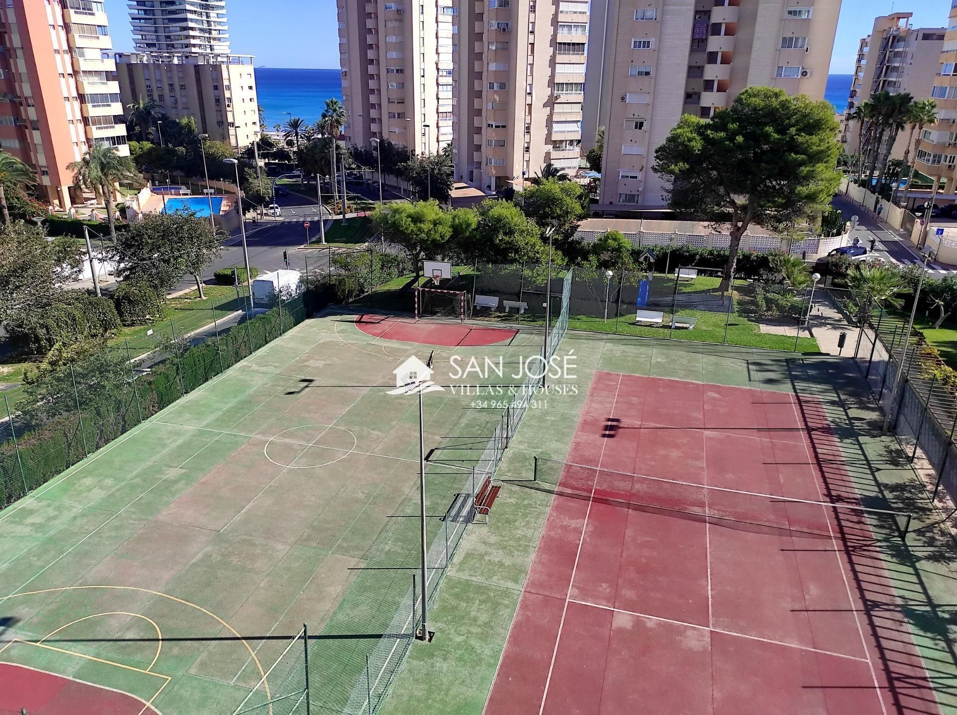 Vista exterior de Apartamento en venta en Alicante / Alacant con Jardín privado, Terraza y Balcón