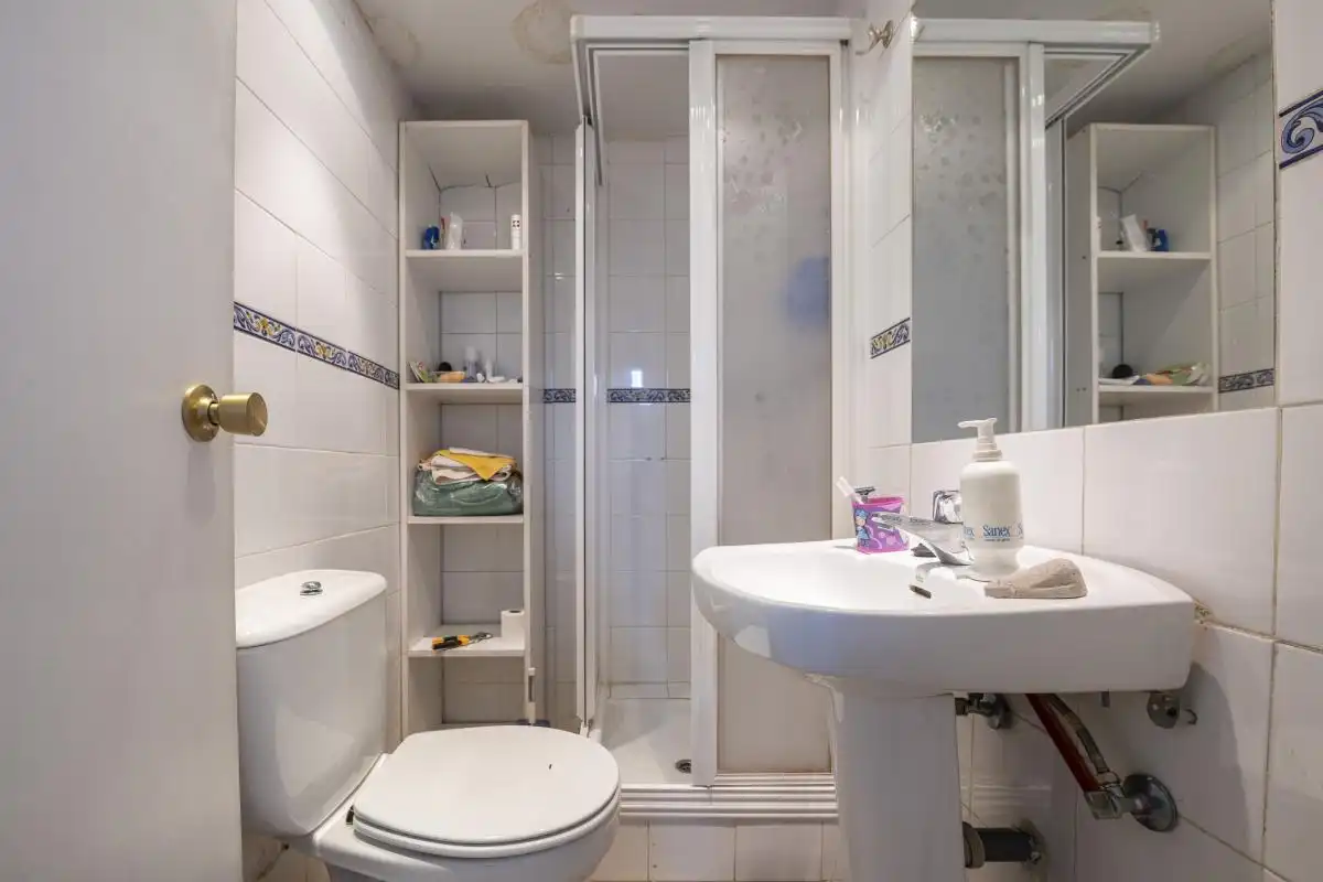 Badezimmer von Dachboden zum Verkauf in Madrid mit Klimaanlage, Heizung und Terrasse