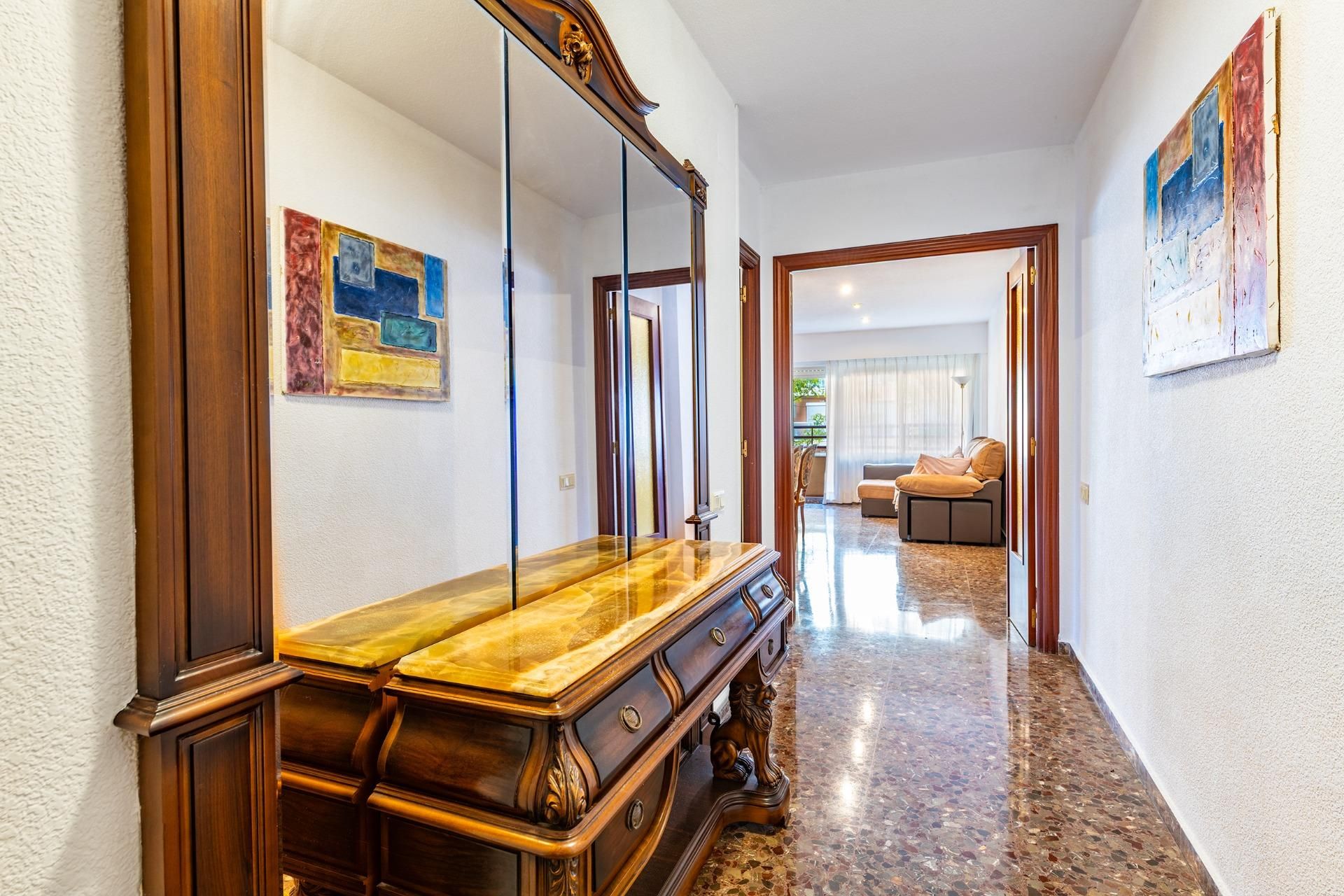 Flat for sale in  Valencia Capital  with Heating and Balcony
