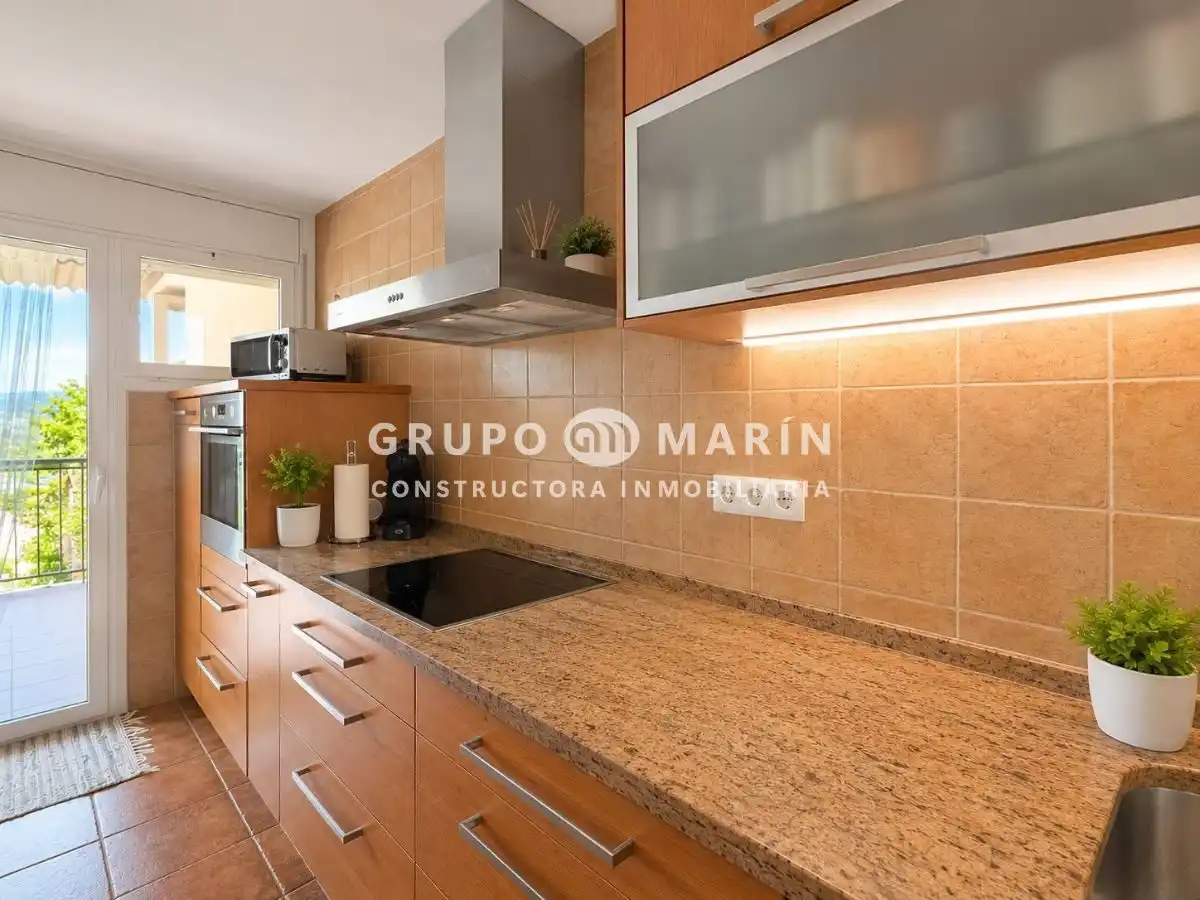 Flat for sale in Carrer de Santiago Rusiñol, imagen 2