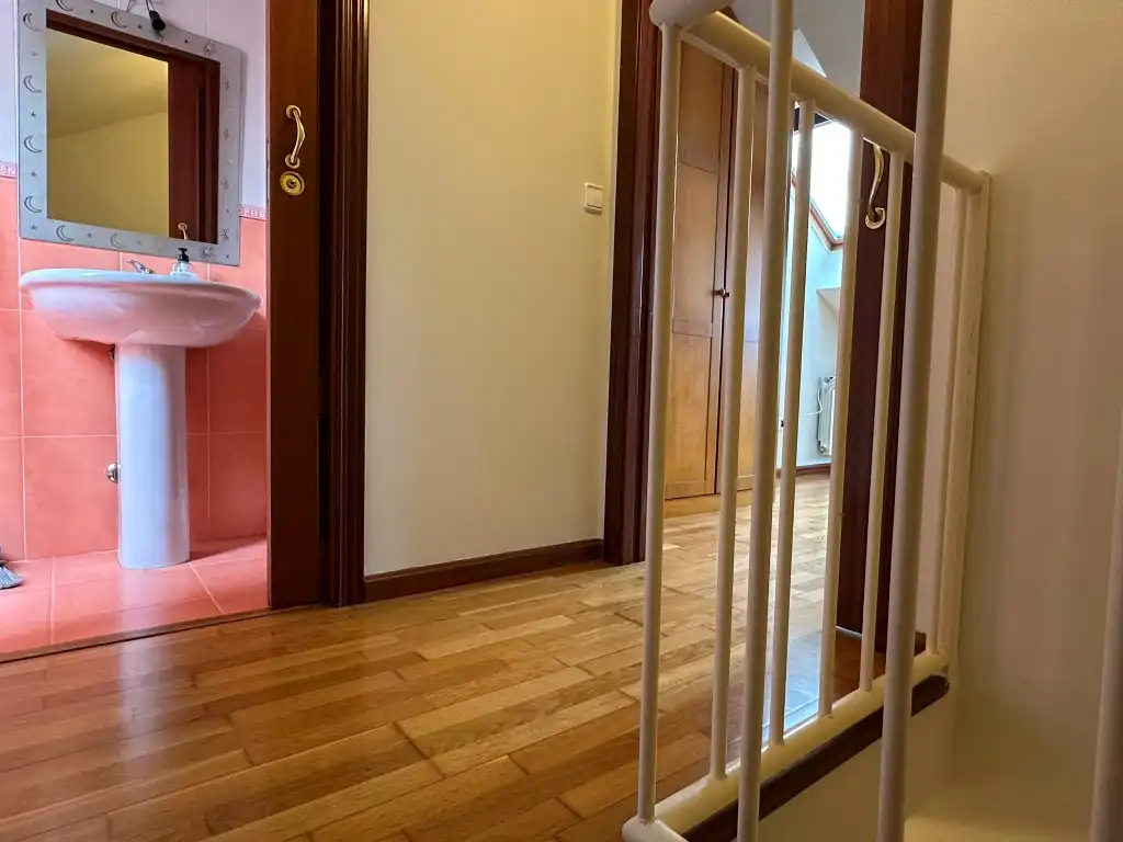Casa adosada en venda en Gijón  amb Calefacció, Parquet i Terrassa