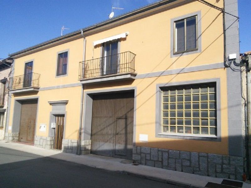 Vista exterior de Local en venda en Zarzuela del Monte