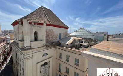 Vista exterior de Pis en venda en  Cádiz Capital amb Aire condicionat, Terrassa i Balcó