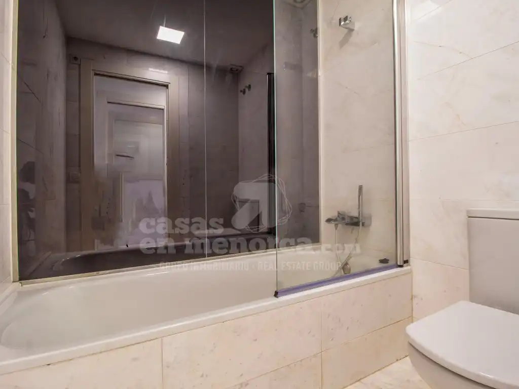 Bathroom of Flat for sale in Maó - Mahón  with Air Conditioner, Swimming Pool and Community pool