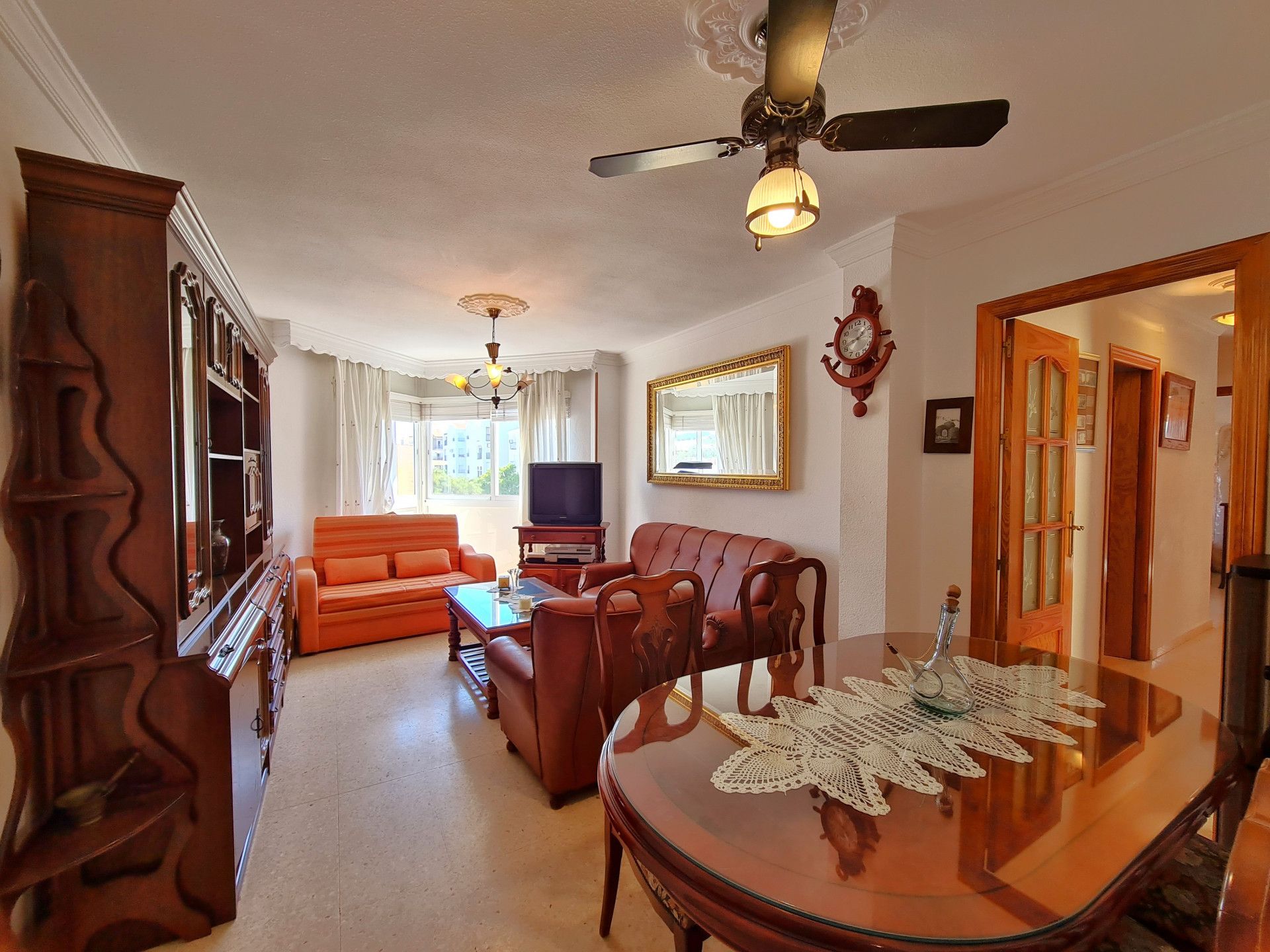 Sala d'estar de Apartament en venda en Manilva amb Moblat i Internet