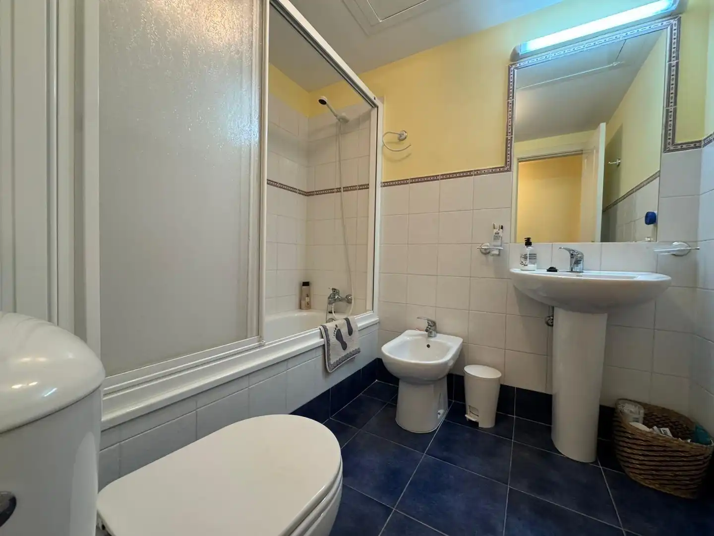 Bathroom of Apartments for sale in Rota  with Air Conditioner, Private garden and Terrace