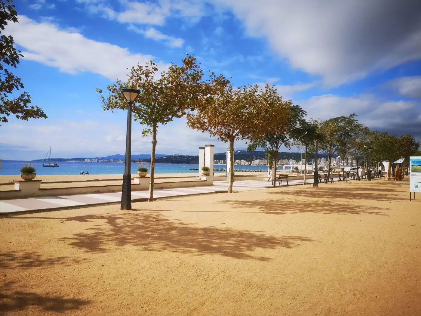 Außenansicht von Erdgeschoss zum Verkauf in Palamós mit Klimaanlage, Heizung und Möbliert