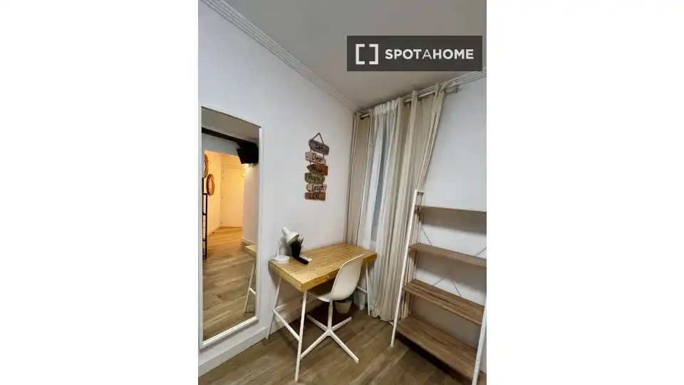Bedroom of Study for share in Bilbao   with Air Conditioner, Terrace and Furnished