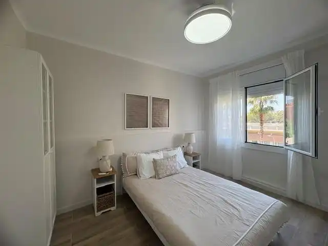 Bedroom of Flat for sale in Barcelona
