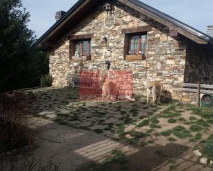 Vista exterior de Casa o xalet en venda en Molinaseca amb Jardí privat, Parquet i Traster