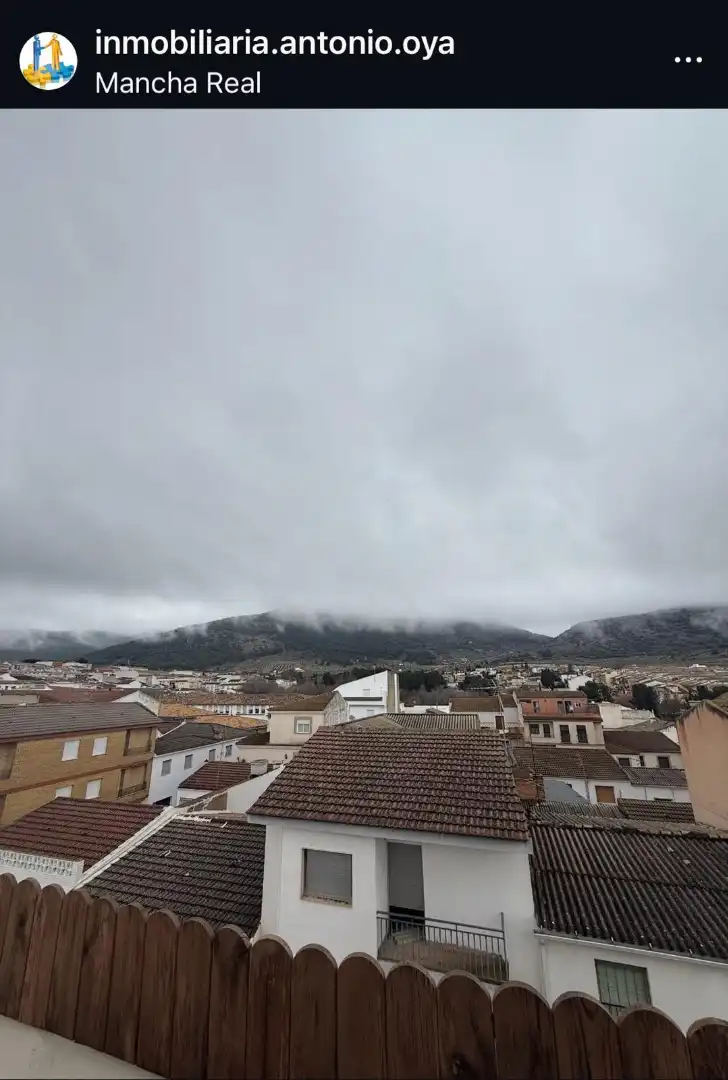 Außenansicht von Wohnung zum Verkauf in Mancha Real mit Klimaanlage, Terrasse und Abstellraum