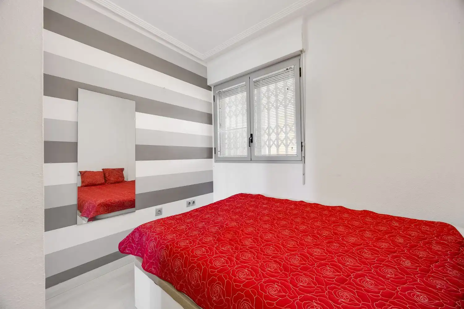 Habitación de Ático en venta en Torrevieja con Aire acondicionado, Terraza y Amueblado