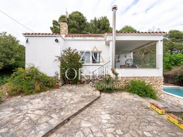 Casa con piscina en venta en de l'Olivera