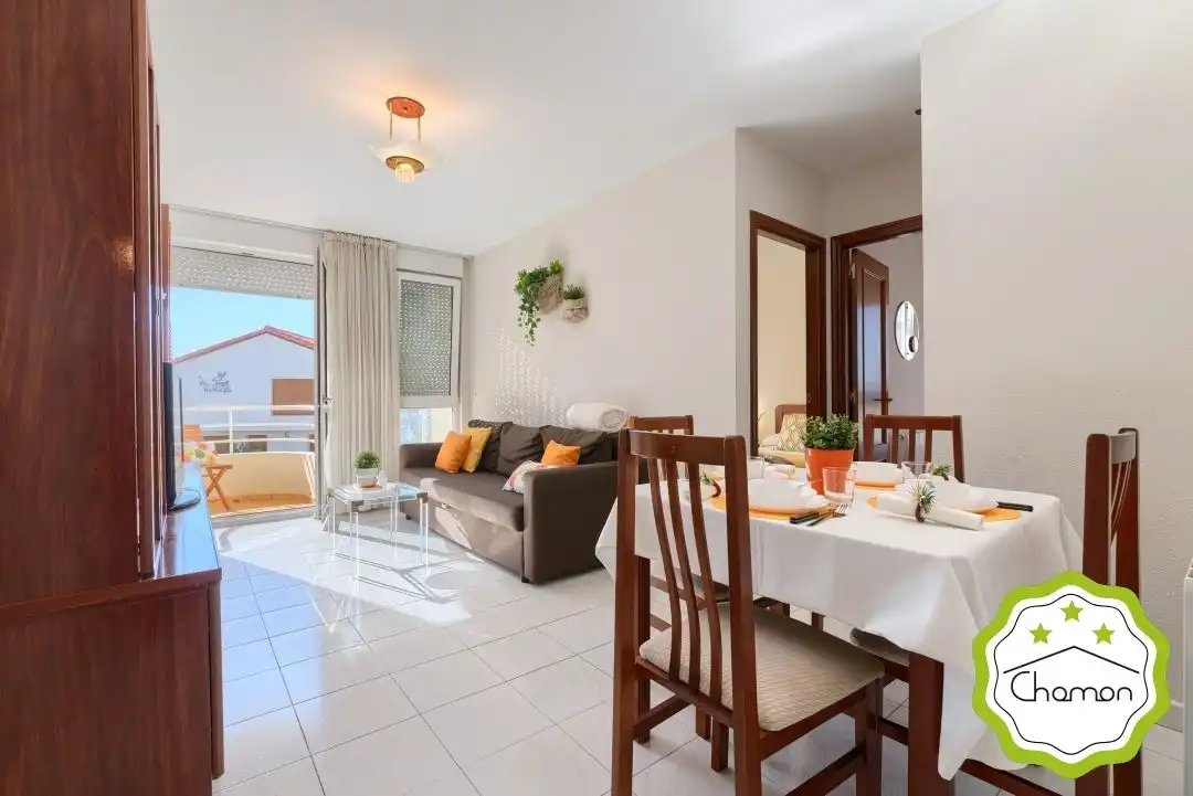 Wohnzimmer von Wohnung zur Miete in Noja mit Heizung, Privatgarten und Terrasse