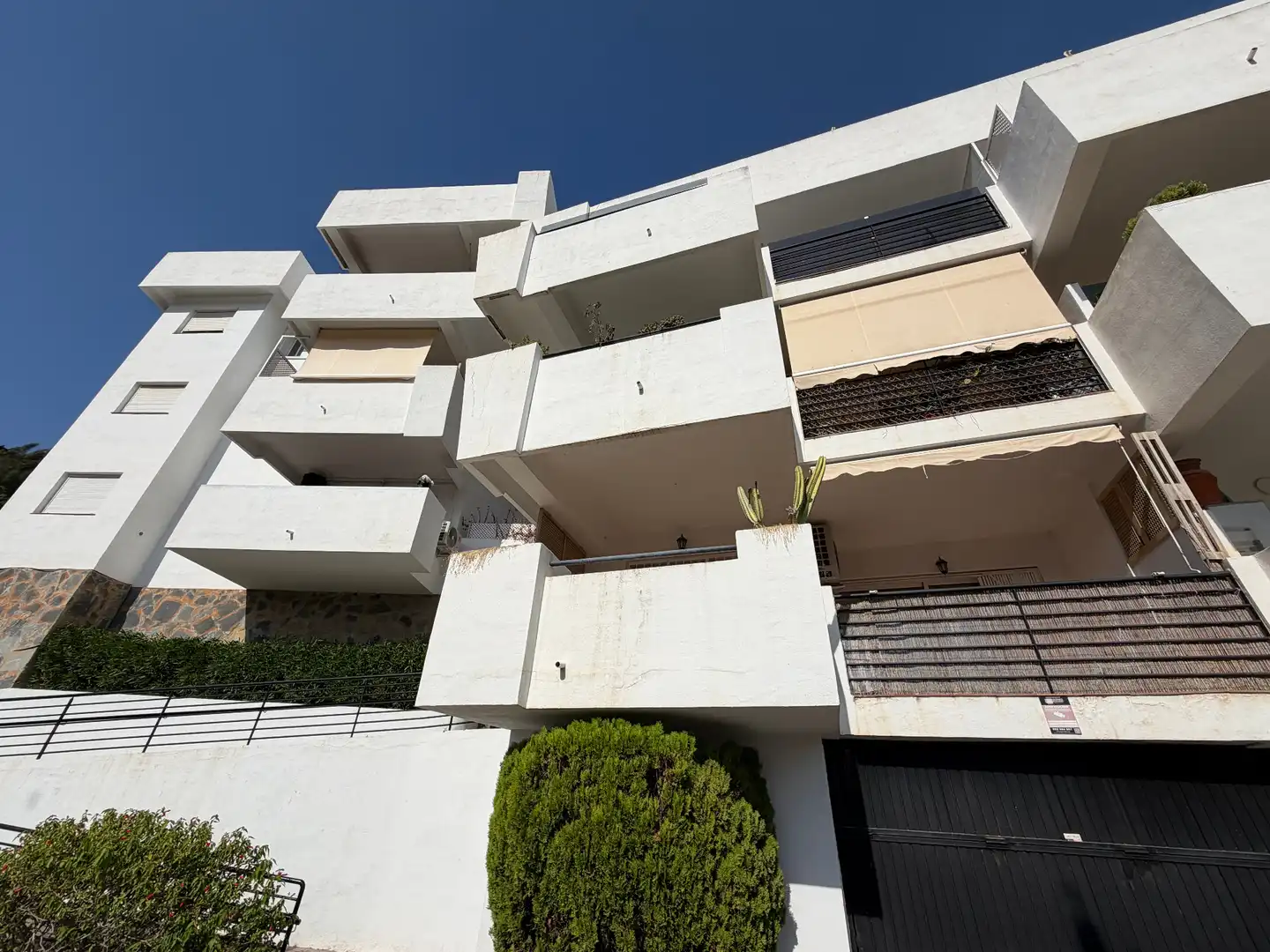 Vista exterior de Pis en venda en Mijas amb Piscina comunitària