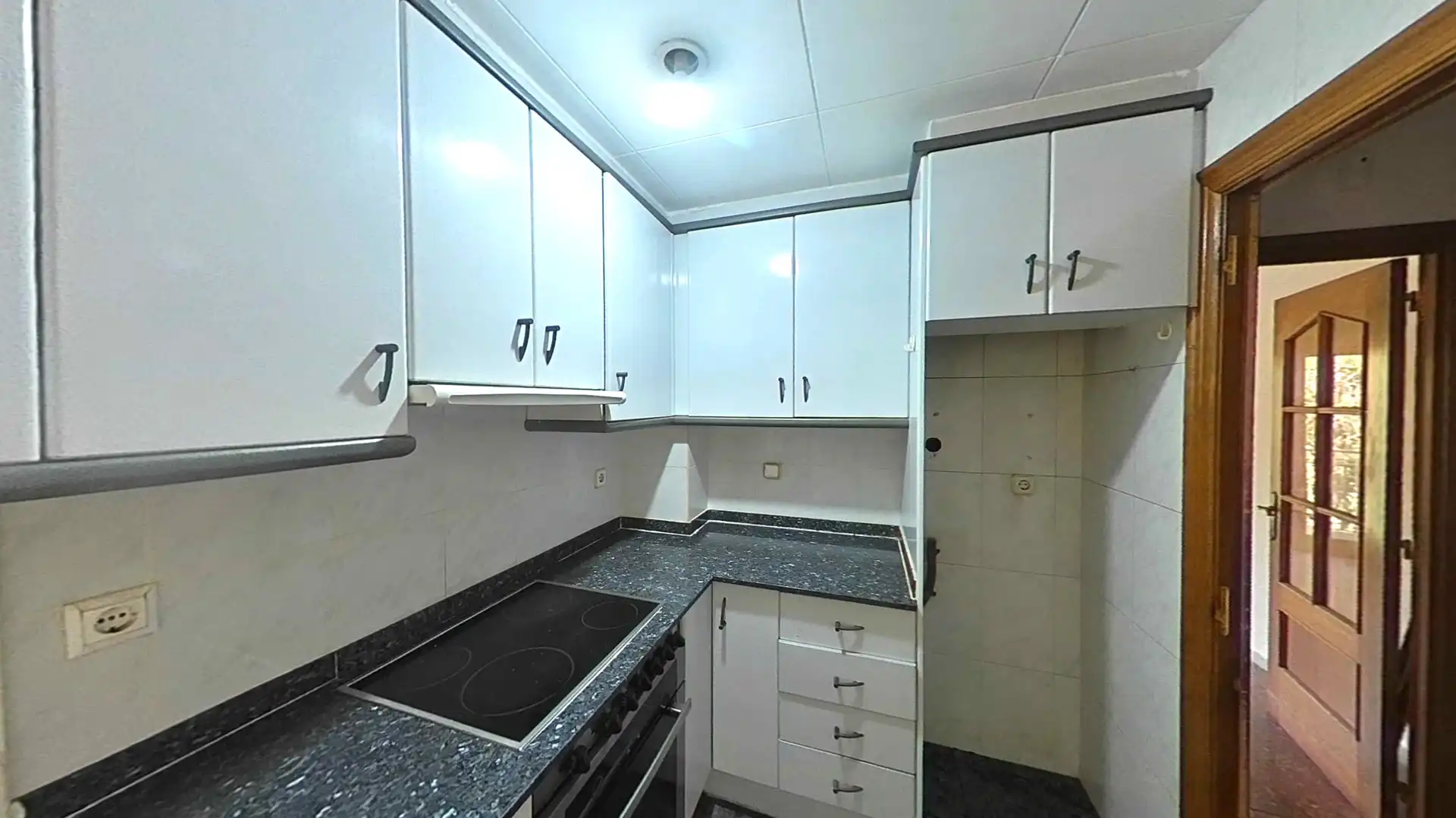 Cuina de Apartament en venda en Terrassa amb Aire condicionat i Balcó