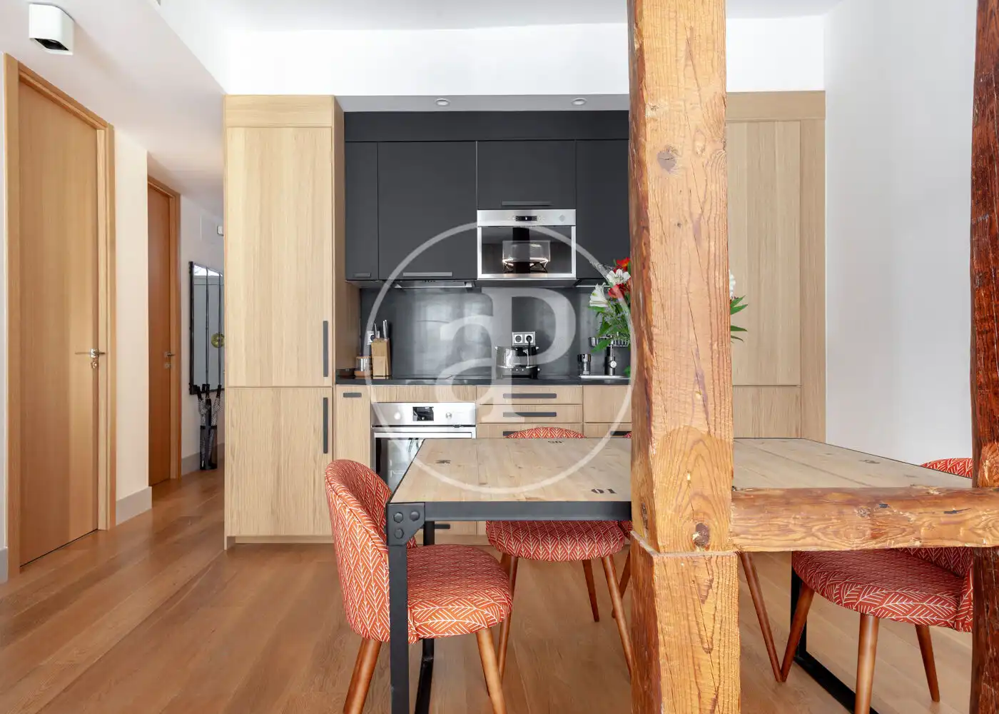 Flat for rent in Calle de Sta. María, Cortes - Huertas