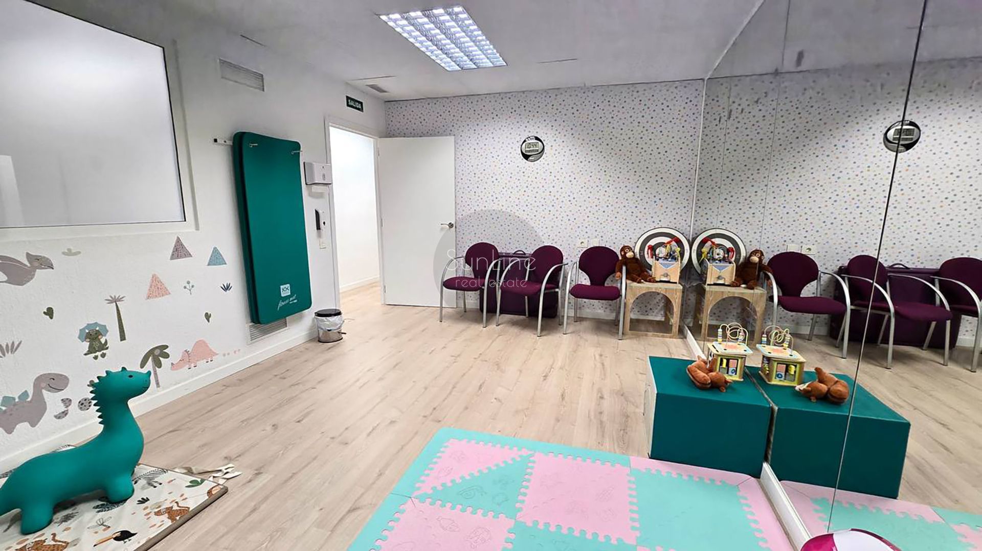 Oficina de lloguer en  Valencia Capital amb Traster i Moblat